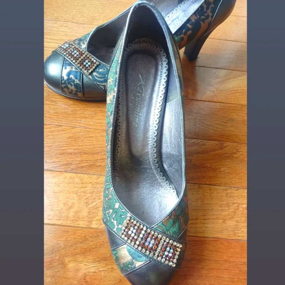 Bejeweled Ornate Green, Gold, & Brown Women's Heels, Size 7